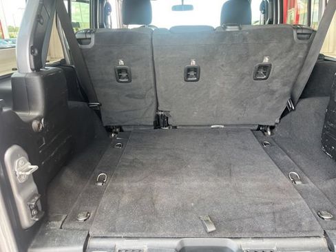 Used 2020 Jeep Wrangler Unlimited Sahara AWD/4WD image 17
