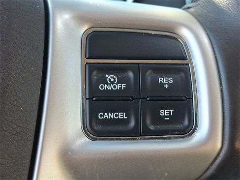 Used 2015 Chrysler Town & Country Touring image 19