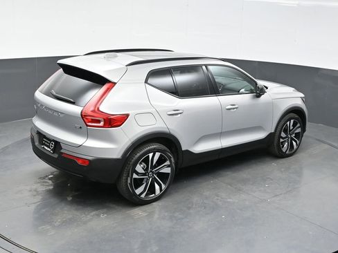 Used 2025 Volvo XC40 B5 Plus AWD/4WD image 34