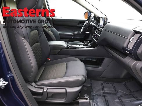 Used 2025 Nissan Pathfinder SV FWD image 24