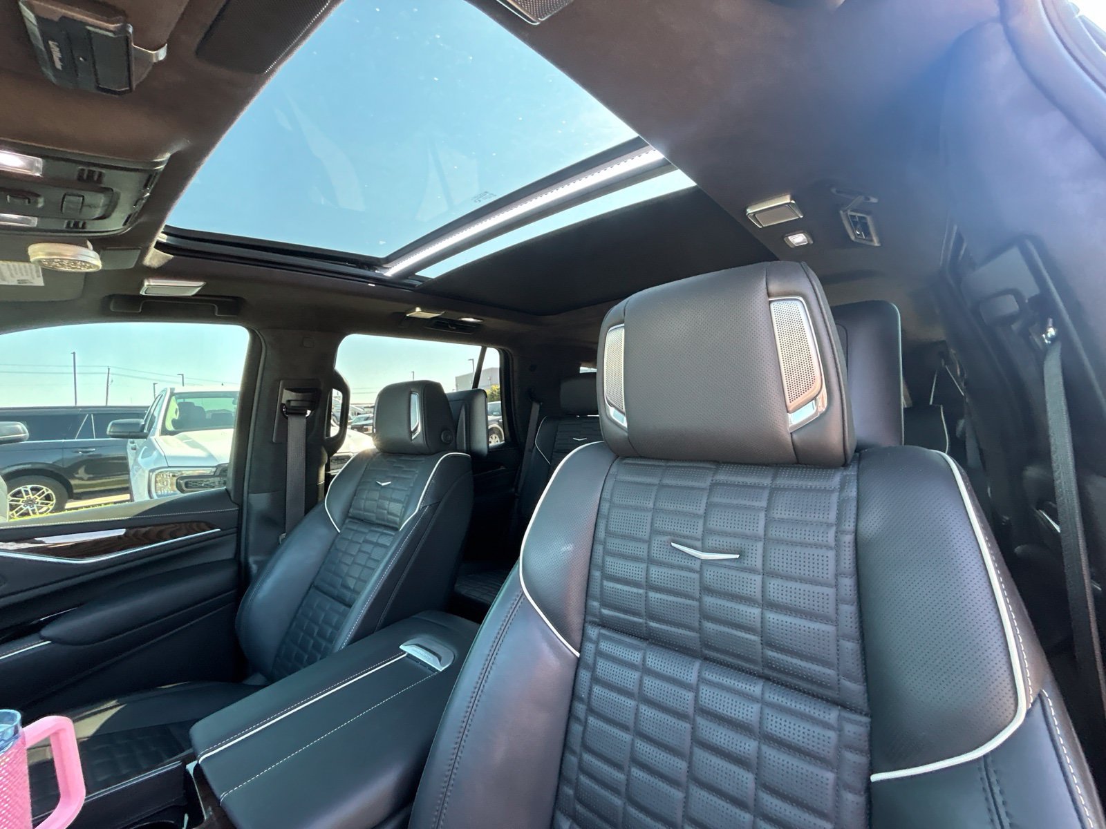 Used 2024 Cadillac Escalade Sport Platinum w/ LPO, ONYX Package AWD/4WD image 18
