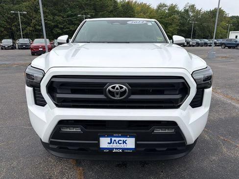 Used 2024 Toyota Tacoma SR5 AWD/4WD image 2