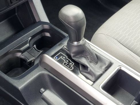 Used 2017 Toyota Tacoma SR5 AWD/4WD image 20