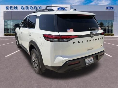 Used 2023 Nissan Pathfinder SV w/ Black Appearance Package FWD image 4