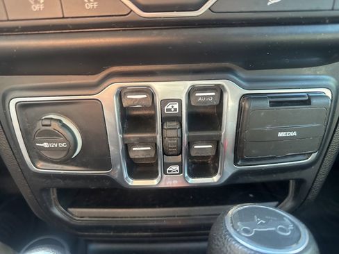 Used 2019 Jeep Wrangler Unlimited Sport S image 22