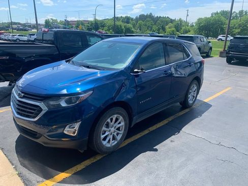 Used 2020 Chevrolet Equinox LT w/ Driver Convenience Package AWD/4WD image 2