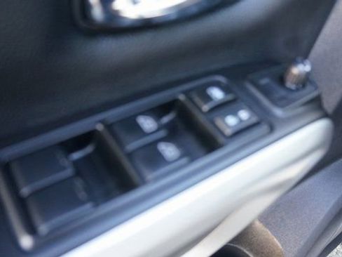 Used 2024 Nissan Titan SV w/ SV Convenience Package AWD/4WD image 29