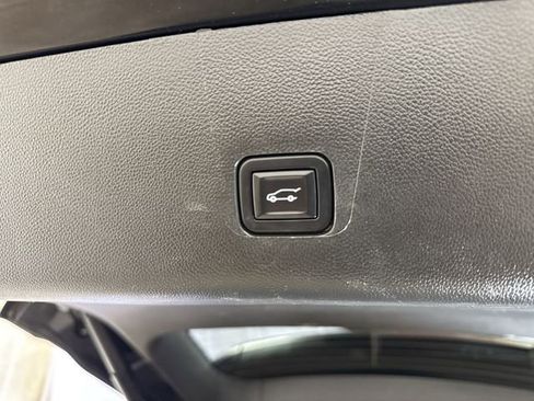 Used 2020 Chevrolet Traverse LT w/ LT Premium Package image 32