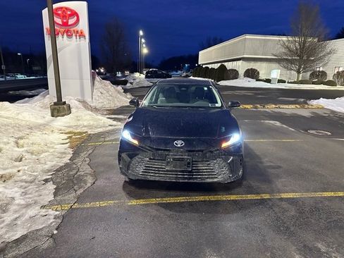 Used 2025 Toyota Camry LE w/ Convenience Package image 8