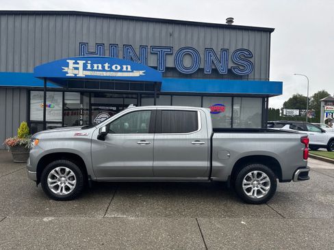 Used 2023 Chevrolet Silverado 1500 LTZ AWD/4WD image 2