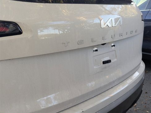 Used 2025 Kia Telluride EX image 13