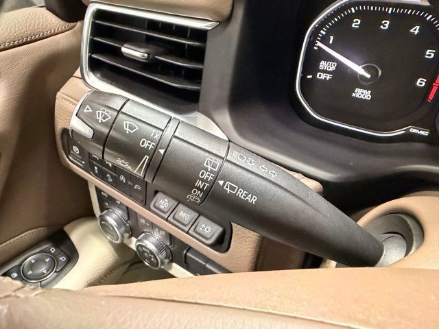 Used 2021 GMC Yukon Denali w/ Denali Premium Package AWD/4WD image 32