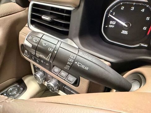 Used 2021 GMC Yukon Denali w/ Denali Premium Package AWD/4WD image 32