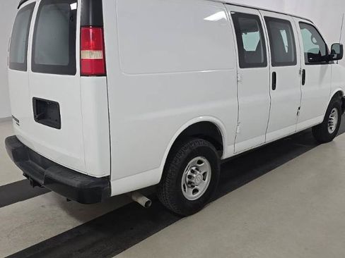 Used 2015 Chevrolet Express 2500 RWD image 4