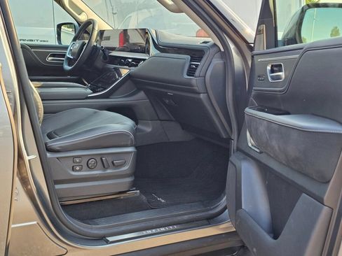 Used 2025 INFINITI QX80 Sensory AWD/4WD image 12