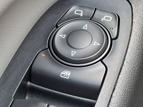 Used 2019 Chevrolet Equinox LS FWD image 17