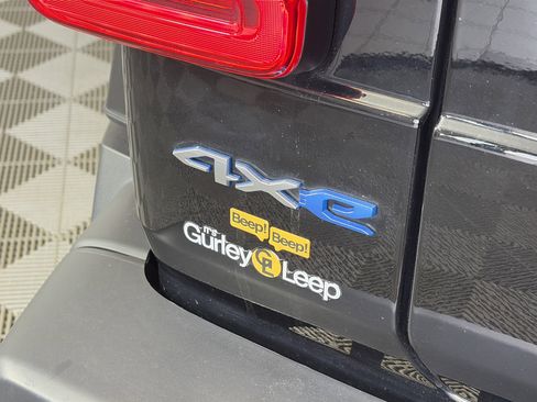 Used 2023 Jeep Wrangler Sahara w/ Cold Weather Group AWD/4WD image 15