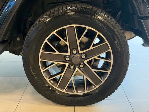 Used 2023 Jeep Wrangler Unlimited Sahara AWD/4WD image 41