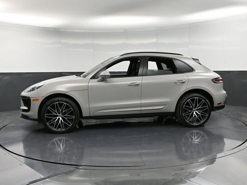 Certified 2025 Porsche Macan image 2