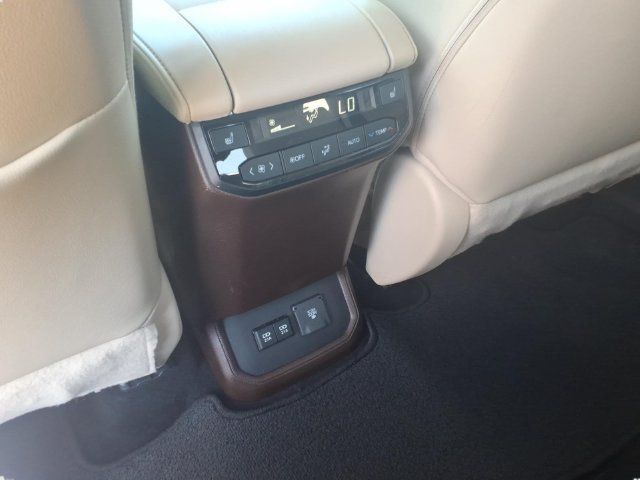 Used 2021 Toyota Highlander Platinum FWD image 11