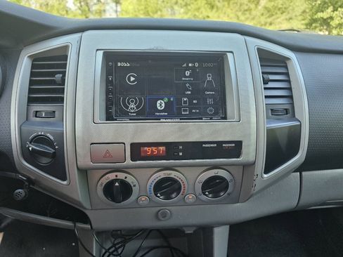 Used 2010 Toyota Tacoma 4x4 Double Cab image 16
