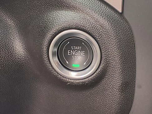 Used 2025 Chevrolet Silverado 1500 Custom image 9