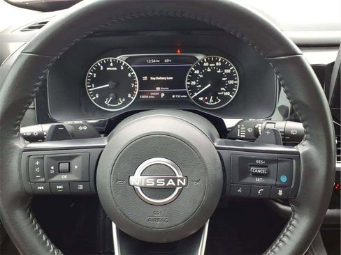 Used 2024 Nissan Pathfinder SV image 14