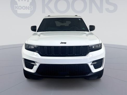 Used 2025 Jeep Grand Cherokee Altitude AWD/4WD image 11