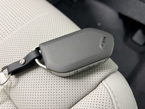Used 2023 Kia Telluride EX w/ EX Captain's Chair Package FWD image 33