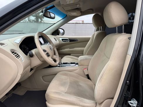 Used 2015 Nissan Pathfinder SV image 2