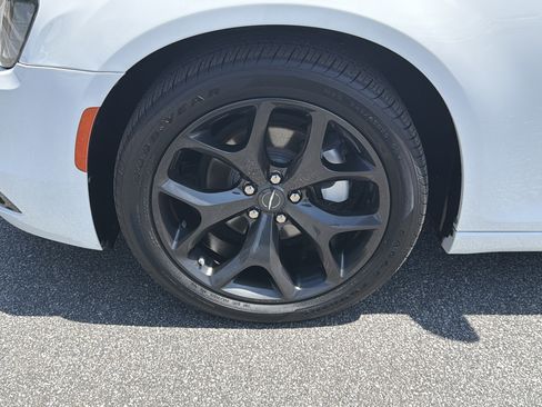 Used 2022 Chrysler 300 Touring w/ Sport Appearance Package RWD image 21
