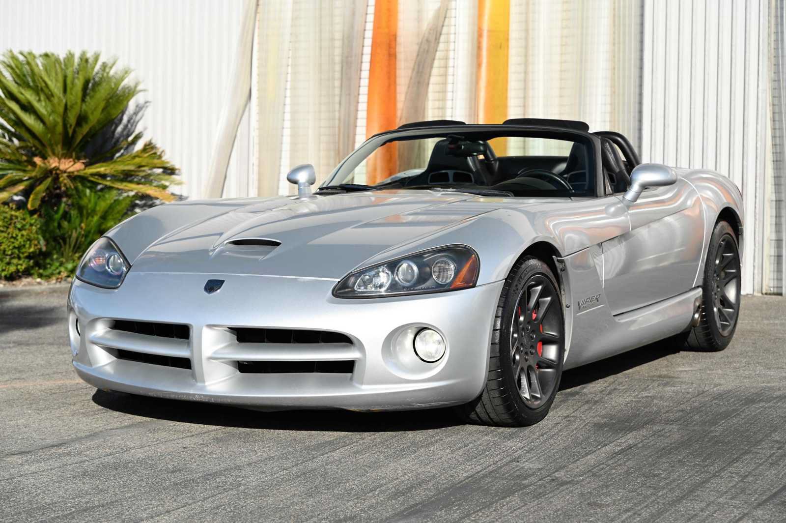 Used 2004 Dodge Viper SRT-10 RWD image 1