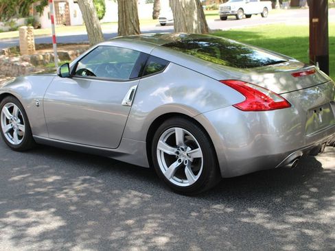 Used 2009 Nissan 370Z Touring RWD image 31
