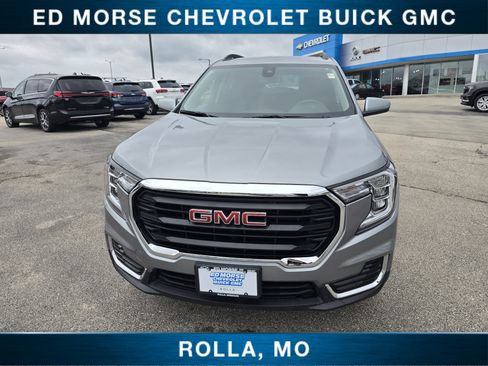 Used 2024 GMC Terrain SLE w/ Driver Convenience Package image 8