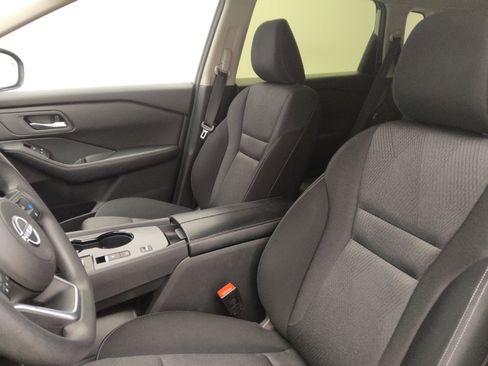 Used 2024 Nissan Rogue SV image 17