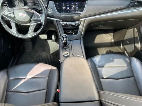 Used 2022 Cadillac XT5 Premium Luxury w/ Technology Package FWD image 5