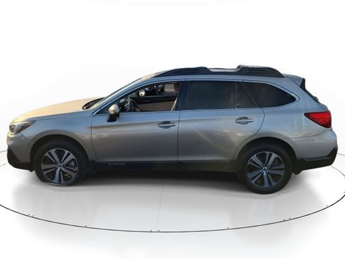Used 2018 Subaru Outback 2.5i Limited image 3