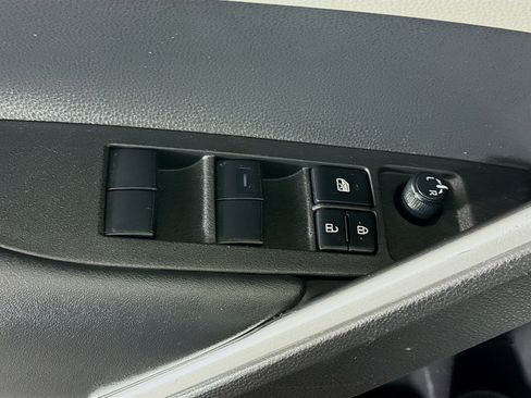 Used 2026 Toyota Corolla Cross L FWD image 23
