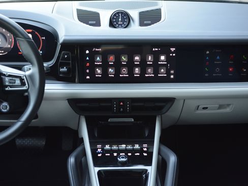 Certified 2024 Porsche Cayenne GTS AWD/4WD image 19