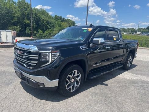 Used 2023 GMC Sierra 1500 SLT AWD/4WD image 4