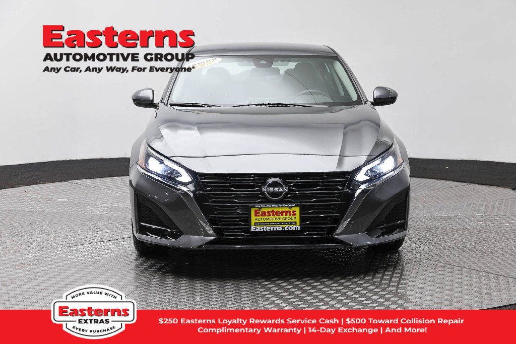 Used 2023 Nissan Altima 2.5 SV FWD image 3