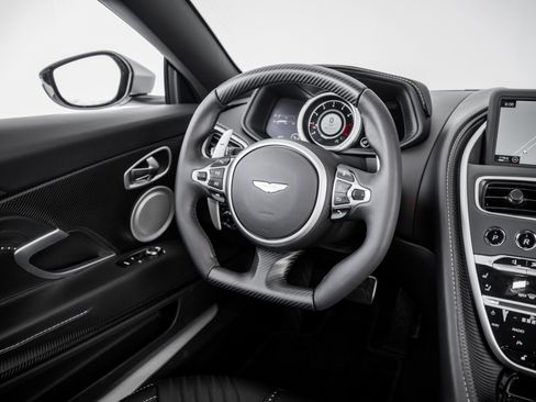 Used 2023 Aston Martin DB11 Coupe image 17