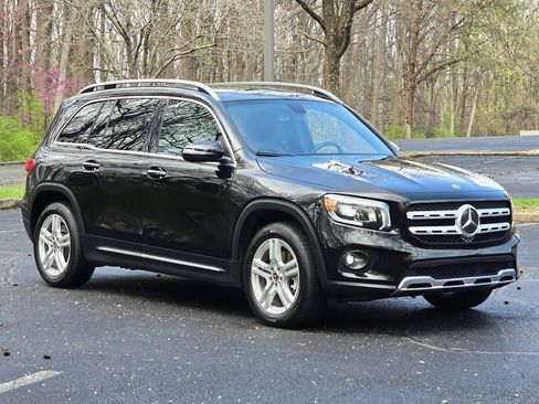 Used 2023 Mercedes-Benz GLB 250 4MATIC w/ Premium Package image 8