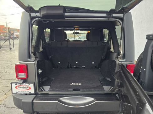 Used 2016 Jeep Wrangler Unlimited Sahara w/ Connectivity Group image 28