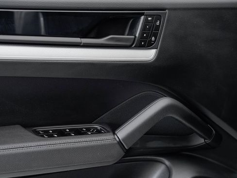 Used 2024 Porsche Cayenne image 8