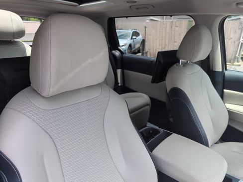 Used 2025 Kia Carnival SX Prestige FWD image 25