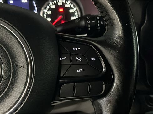 Used 2017 Jeep Renegade Altitude AWD/4WD image 13