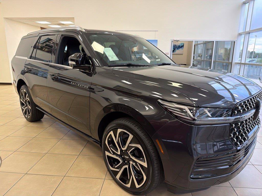 New 2026 Lincoln Navigator Black Label AWD/4WD image 1