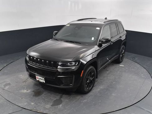 New 2026 Jeep Grand Cherokee Altitude AWD/4WD image 40