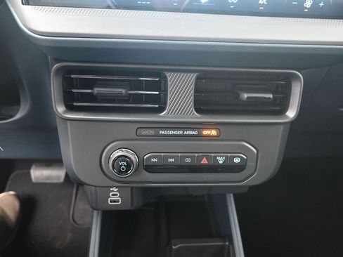 New 2025 Ford Maverick XL image 9